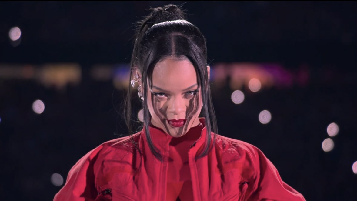 Te Resumimos En Memes El Show De Rihanna En El Medio Tiempo Del Super Bowl Lvii Revuelta